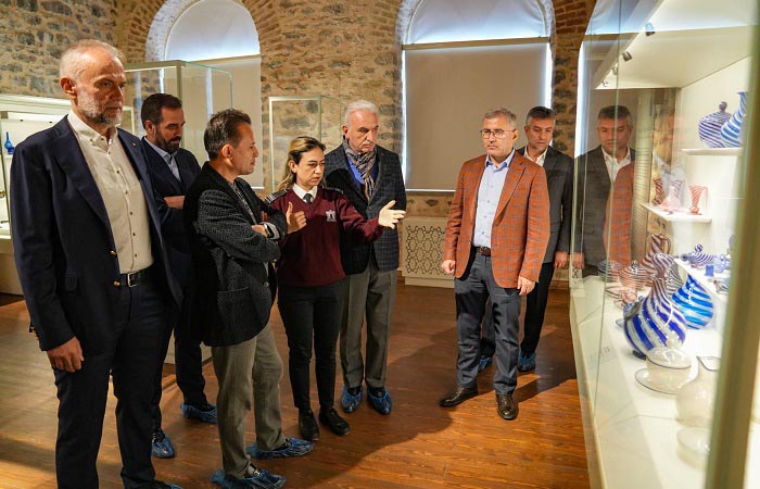 galeri isbelediye baskanlari turkiye nin ilk cam muzesini g 2052
