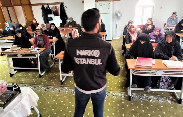 Beykoz polislerinden kadınlara yönelik seminer 