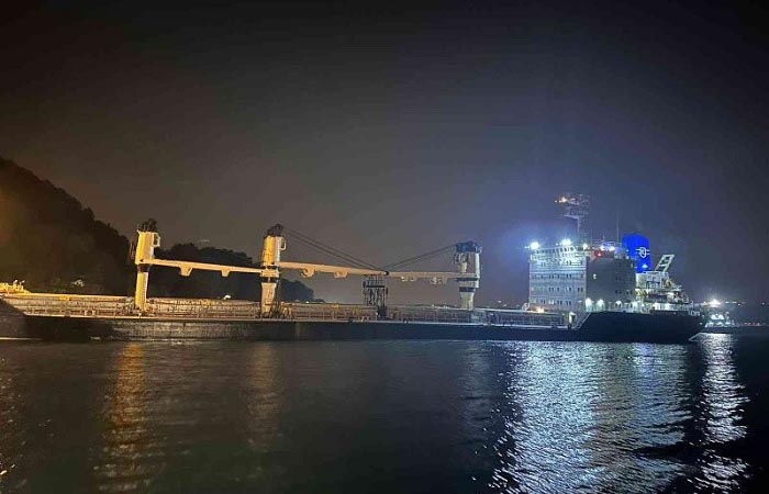 Ukrayna’dan gelen yük gemisi Beykoz Anadolu Kavağı’nda karaya oturdu! 