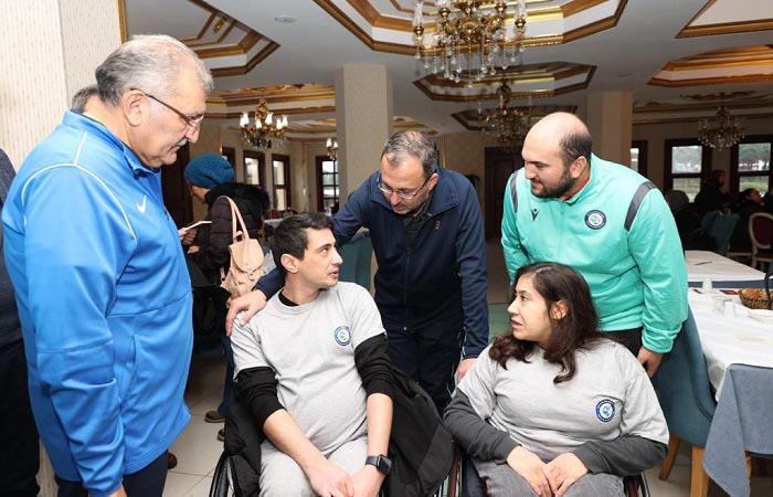Gençlik ve Spor Bakanı Mehmet Muharrem Kasapoğlu Beykoz'da sporcularla bir araya geldi