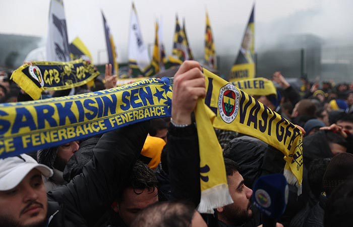 Fenerbahçe taraftarı Beykoz’da TFF’yi protesto etti