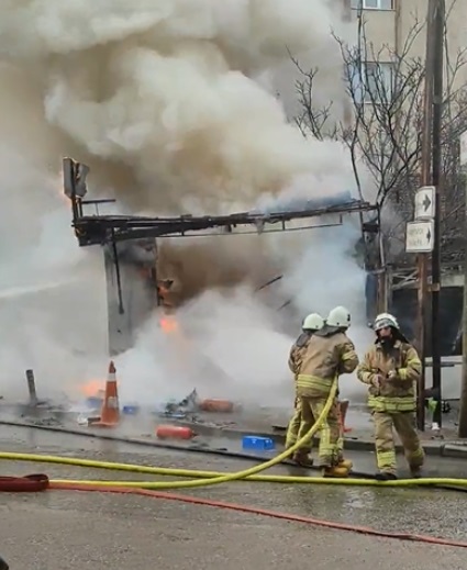 Beykoz'da ayakkabı dükkanında korkutan yangın