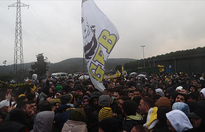 Fenerbahçe taraftarı Beykoz’da TFF’yi protesto etti