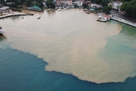 beykoz-da-korkutan-manzara-bogaz-a-camur-akti-_5433-1