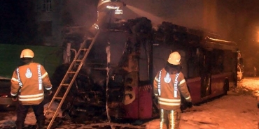 beykoz-da-ozel-halk-otobusu-alevlere-teslim-oldu_1962-1