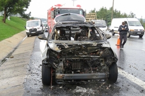 Beykoz'da seyir halindeki araç alev aldı