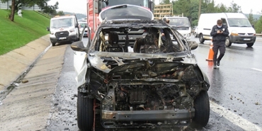 Beykoz'da seyir halindeki araç alev aldı