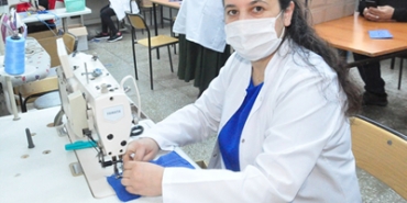 beykoz-halk-egitimi-merkezi-maske-uretimine-devam-_7427-1