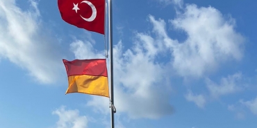 beykoz-riva-plajinda-ibb-nin-bayrak-gerginligi_2500-1