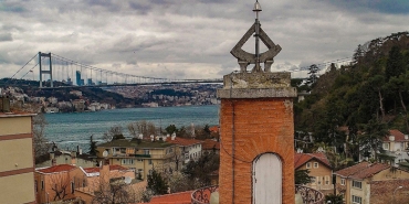 beykoz-un-447-yillik-gunes-saatli-minaresi_1263-1