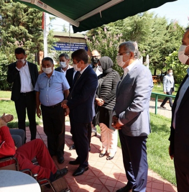 isak-parti-vekilleri-beykoz-u-karis-karis-dolasti_2621-1