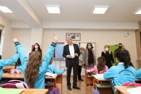 isbaskan-murat-aydin-dan-miniklere-dis-bakim-seti_4936-4