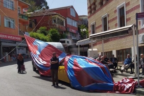 isbeykoz-a-asilan-trabzonspor-bayragi-indirildi_2067-4