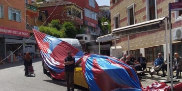 isbeykoz-a-asilan-trabzonspor-bayragi-indirildi_2067-4