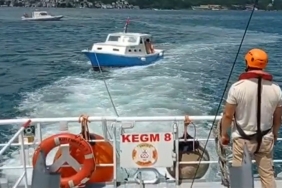 isbeykoz-aciklarinda-suruklenen-teknedeki-4-kisi-kur_4624-1