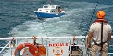 isbeykoz-aciklarinda-suruklenen-teknedeki-4-kisi-kur_4624-1