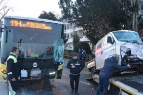 isbeykoz-da-araclar-kafa-kafaya-carpisti-yaralilar-v_5844-4