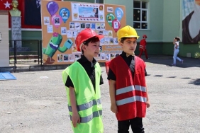 isbeykoz-da-baretlerini-takan-minikler-farkindalik-o_4886-4