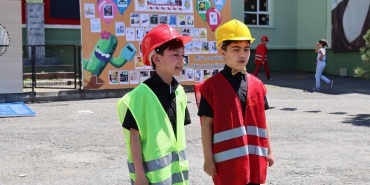 isbeykoz-da-baretlerini-takan-minikler-farkindalik-o_4886-4