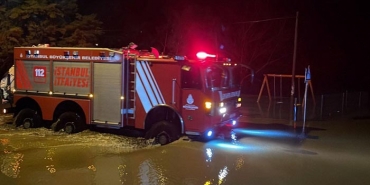 isbeykoz-da-dere-tasti-sokaklar-nehre-dondu_5470-4