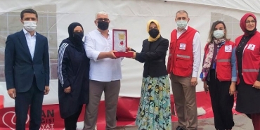 isbeykoz-da-en-cok-kan-bagisinda-bulunan-kisiye-plak_7866-1