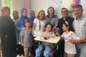 isbeykoz-da-evde-egitim-goren-nehir-in-karne-sevinci_5573-4