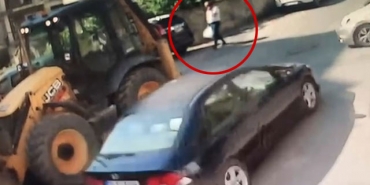 isbeykoz-da-iki-arac-arasinda-kalan-yaya-agir-yarala_3968-1