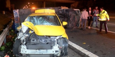 isbeykoz-da-kamyonet-ile-taksi-kafa-kafaya-carpisti_7063-1