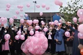 isbeykoz-da-kanser-farkindaligi-icin-pembe-balon-ucu_7611-1