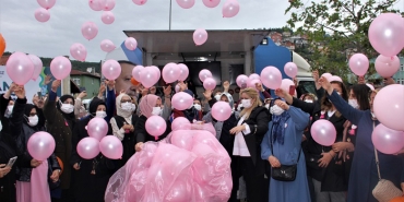 isbeykoz-da-kanser-farkindaligi-icin-pembe-balon-ucu_7611-1