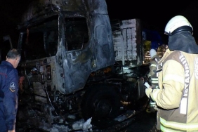 isbeykoz-da-metal-yuklu-tir-alev-alev-yandi_7156-1