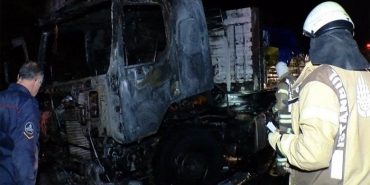 isbeykoz-da-metal-yuklu-tir-alev-alev-yandi_7156-1