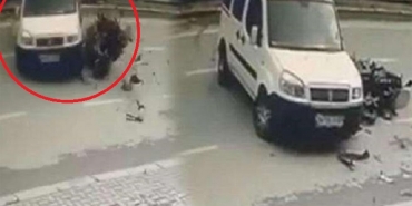 isbeykoz-da-motosiklet-surucusunun-akilalmaz-kazasi_3162-1