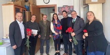 isbeykoz-da-rizeliler-den-kadinlara-jest_5165-4