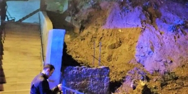 isbeykoz-da-tehlike-nedeniyle-iki-ev-bosaltildi_3277-4