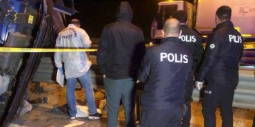 isbeykoz-da-tir-soforu-hayatini-kaybetti_9665-4