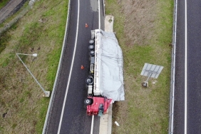 isbeykoz-da-yagmur-nedeniyle-kayganlasan-yolda-kaza_9587-1