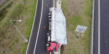 isbeykoz-da-yagmur-nedeniyle-kayganlasan-yolda-kaza_9587-1