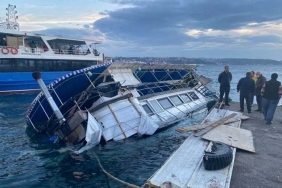 isbeykoz-daki-tekne-firtinanin-siddetine-dayanamadi-_6039-1