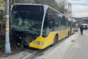 isbeykoz-iett-otobusu-kayaliklara-carpti-cok-sayida-_6176-4