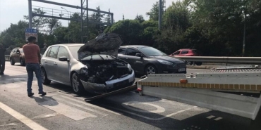 isbeykoz-konaklari-onunde-trafik-kazasi-1-yarali_1597-1