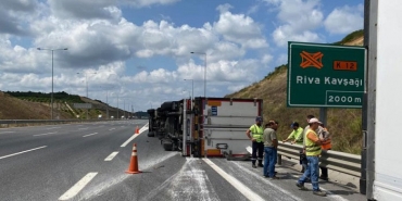 isbeykoz-riva-kavsagi-nda-tir-devrildi-1-yarali_4426-1