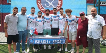 isbeykoz-un-bordo-mavi-takimi-9-isimle-anlasti_1713-4