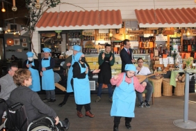 isbeykoz-un-en-ozel-garsonlari-mutluluk-dagitti_2801-4