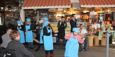 isbeykoz-un-en-ozel-garsonlari-mutluluk-dagitti_2801-4