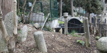 isbeykoz-un-ilk-musluman-mezarliginda-tarihi-taslar-_4793-1