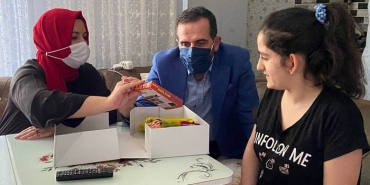 iscocuklarin-ilk-oruc-hediyesi-ak-parti-beykoz-dan_4486-1