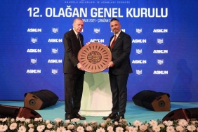 iscumhurbaskani-erdogan-a-beykoz-imzali-hediye_2824-1