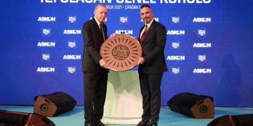 iscumhurbaskani-erdogan-a-beykoz-imzali-hediye_2824-1