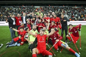 isdunya-sampiyonlari-riva-da-coskuyla-karsilandi_1800-4